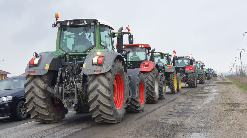 Fermierii au blocat circulația pe breteaua de coborâre de pe A1, la Giarmata